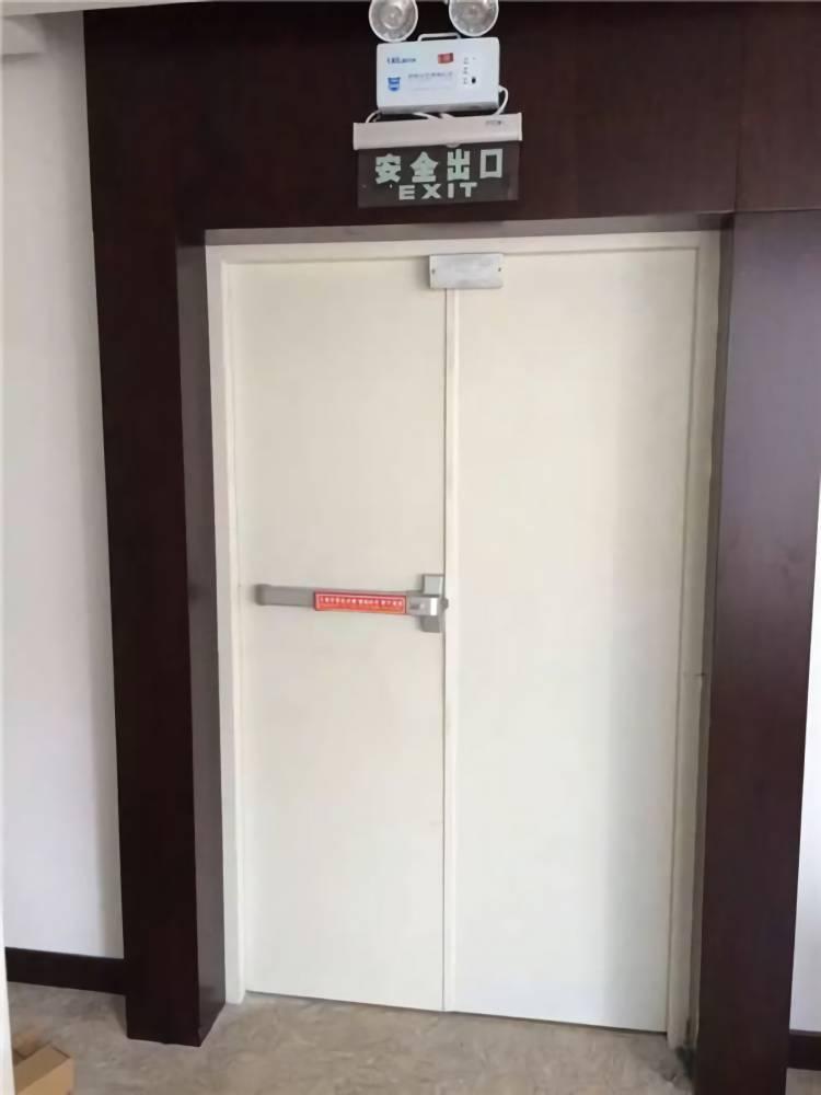 緊急逃生門