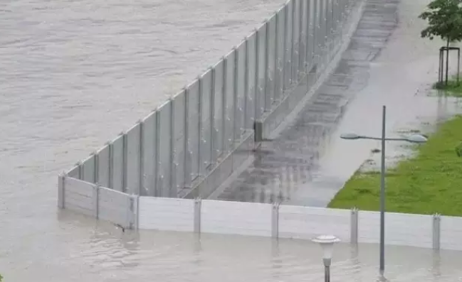 鋁合金防汛擋水板，幫你將洪水拒之門外！
