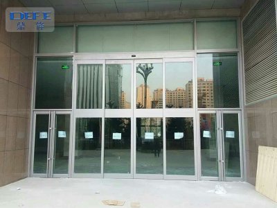 緊急速推門的功能特性和使用注意事項